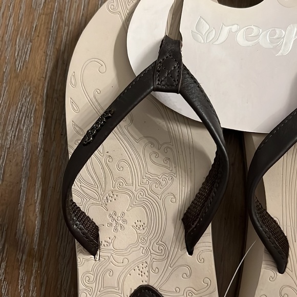 New Reef flip flops size 7 - Picture 2 of 6